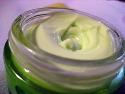 crema-casera-con-aloe-vera