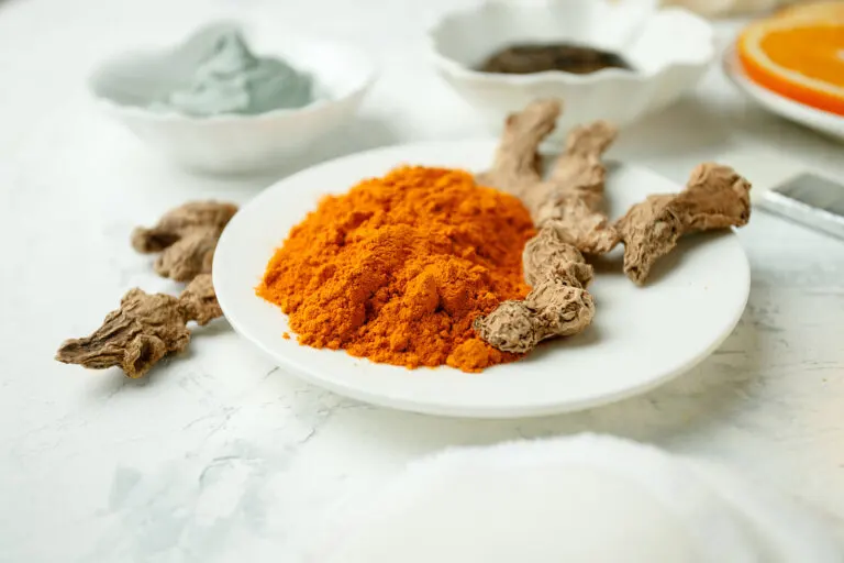 Arcilla blanca y cúrcuma para calmar picores de la piel