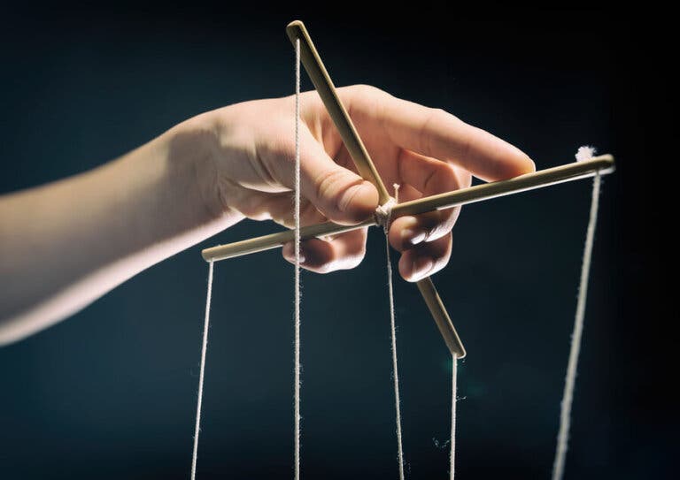 7 estrategias de manipulación que utilizan las personas que maltratan