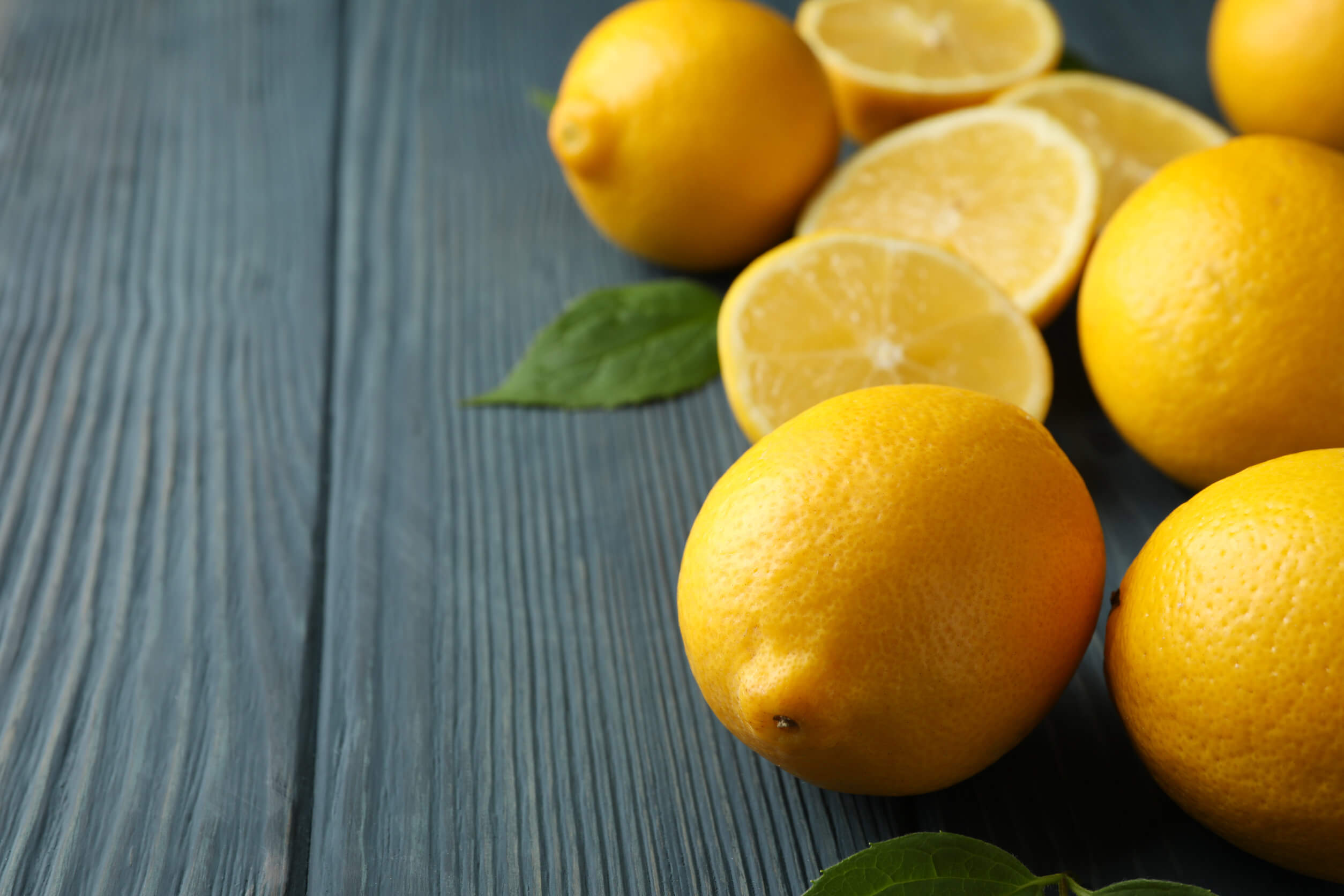 El limón es muy útil para aclarar las axilas oscuras