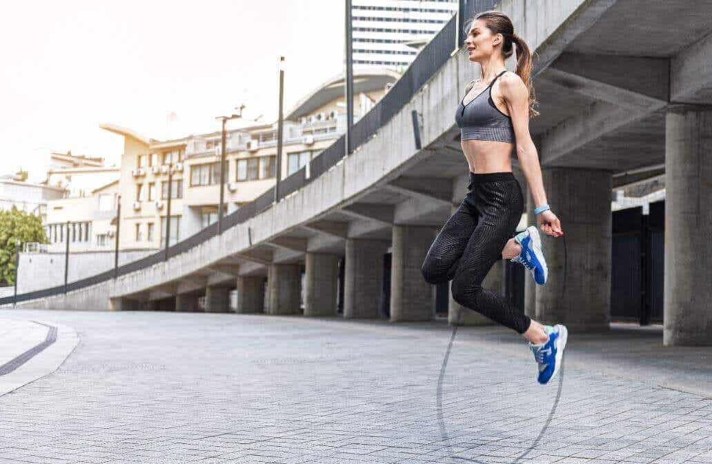 Saltar la cuerda: un ejercicio aeróbico con beneficios para la salud