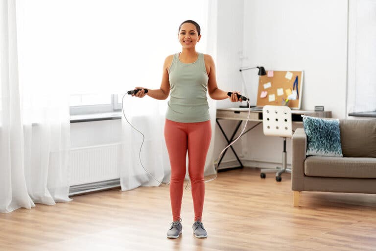 6 beneficios de saltar la cuerda