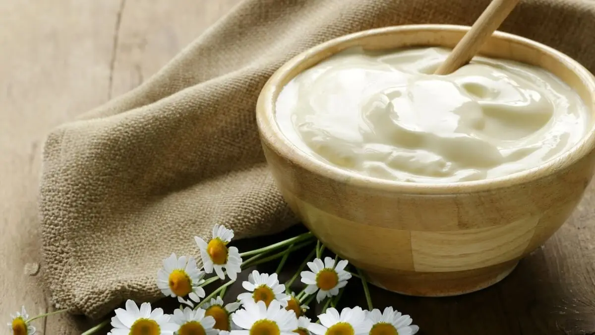 Mascarilla para piel grasa con yogur y manzanilla.