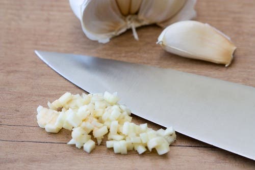 El ajo no es un alimento antibiótico.
