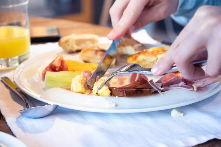 5 alimentos que debes evitar en el desayuno
