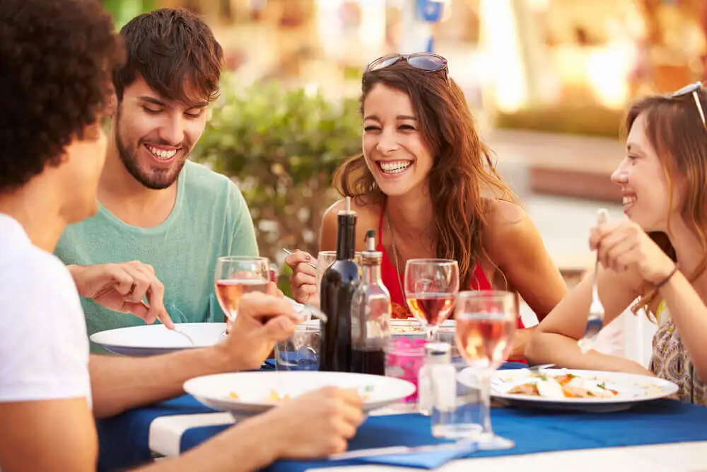 Rencontre d'amis qui sont acceptés.