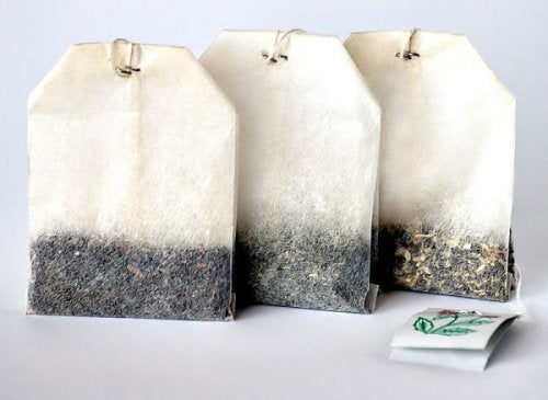 Usos alternativos de las bolsas de té usadas: neutralizar malos olores