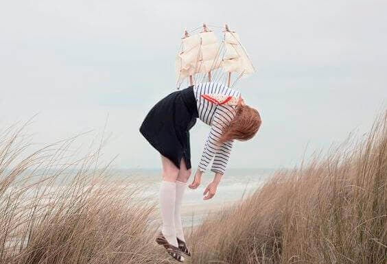 chica-con-barco