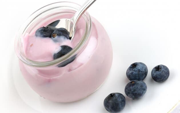 arándanos y yogurt