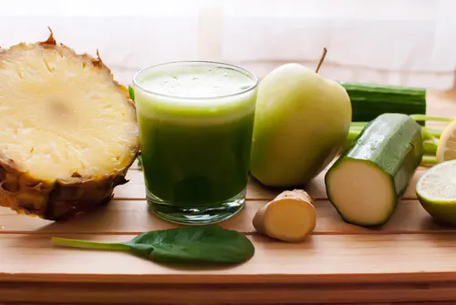 Elimina líquidos con piña, pepino y cola de caballo