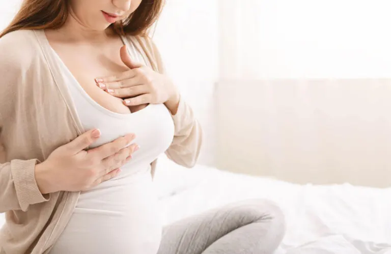 Cómo atenuar las estrías de los senos de forma natural