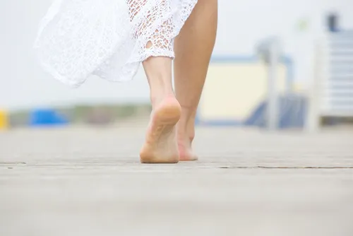 Mujer caminando.