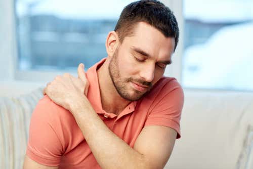 La mala postura causa dolor de cuello y espalda