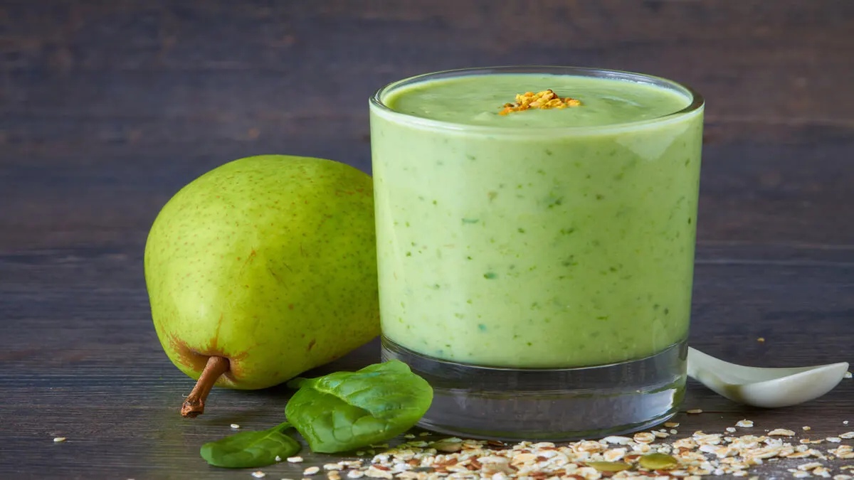 Batido pera, apio y menta.