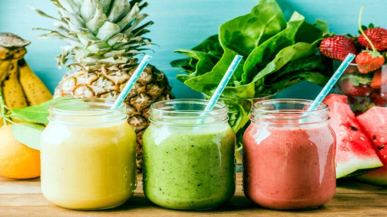 Combate la retención de líquidos con estos 8 deliciosos batidos diuréticos