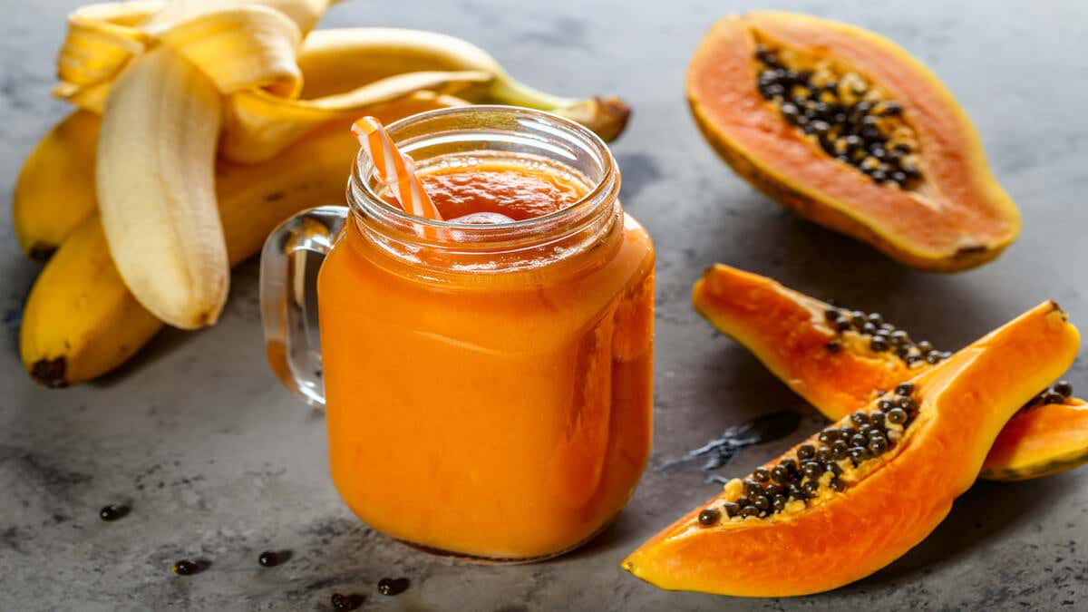 Batidos diuréticos para la retención de líquidos: plátano y papaya.