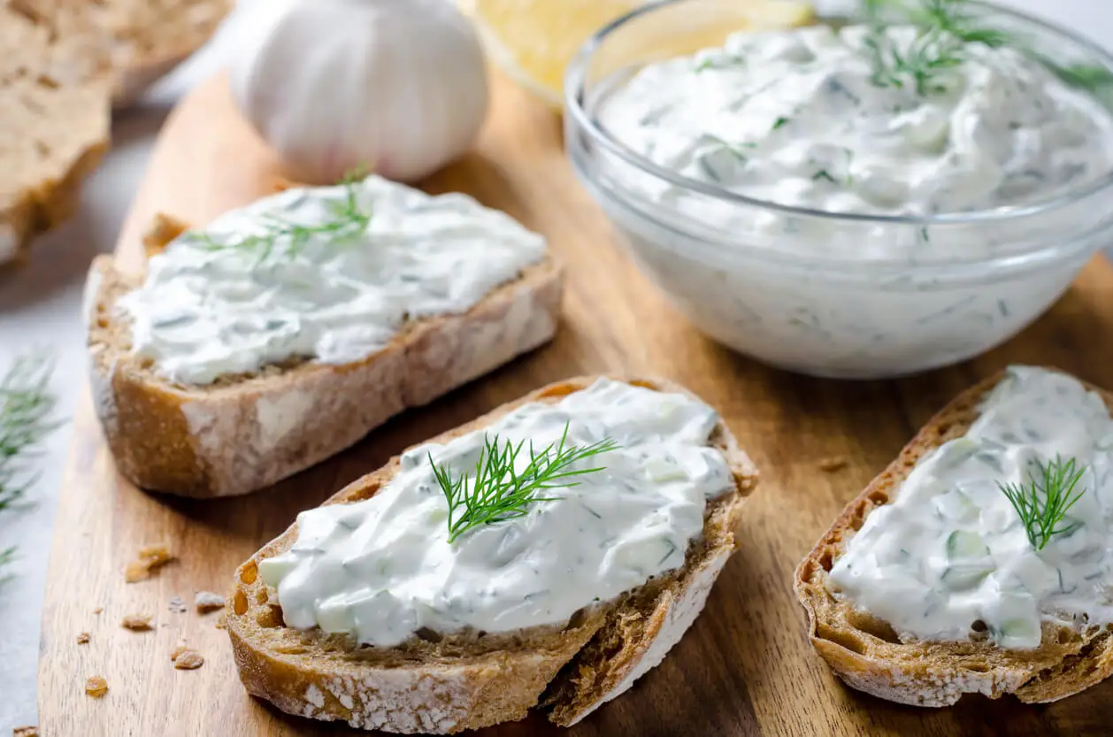 Salsa griega con yogur.