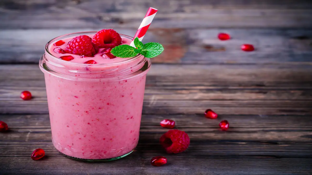 Batido de frutos rojos y pepino.