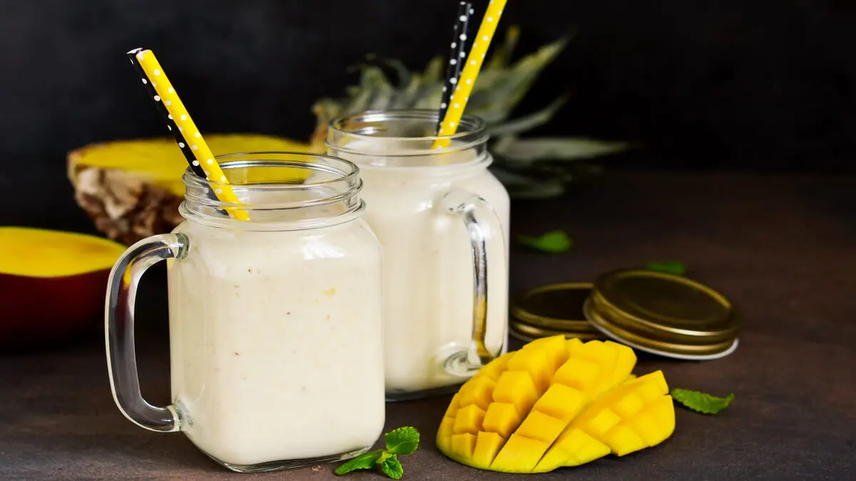 Batidos diuréticos para la retención de líquidos: mango y piña.