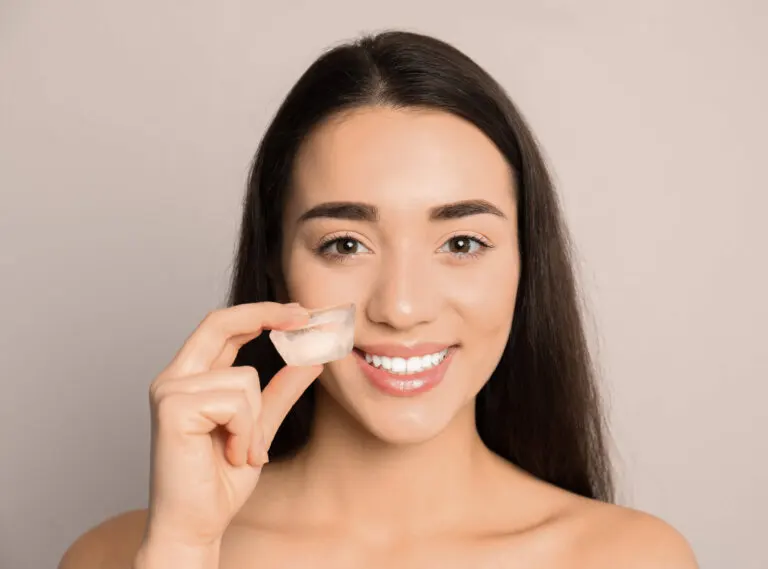7 beneficios de un cubito de hielo en tu piel
