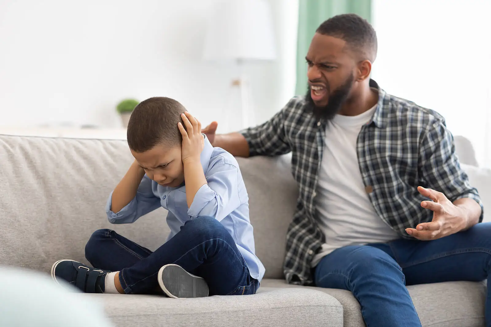 Padre pelea con su hijo.