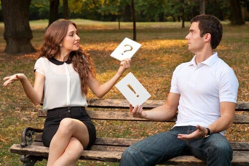 pareja-hablando-sin-entenderse