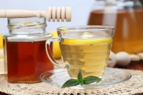 This is honey in a jar and apple cider vinegar in a glass.