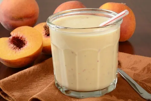 Batido de coco y melocotón