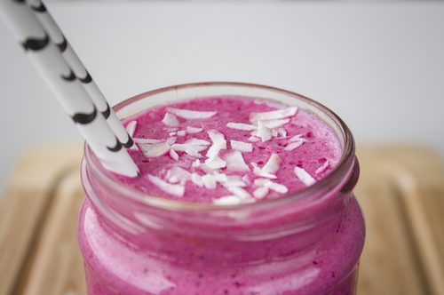 Descubre los beneficios de la bebida de coco, jengibre y remolacha