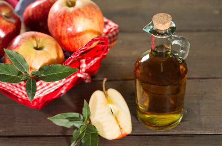 Los 8 beneficios de consumir una cucharada de vinagre de manzana al día