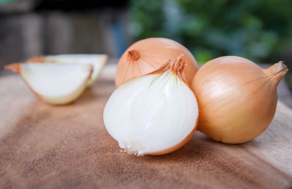 Cebollas blancas para cocinar.
