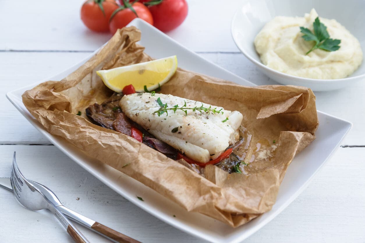 Bacalao al papillote para las cenas ligeras para un vientre plano.