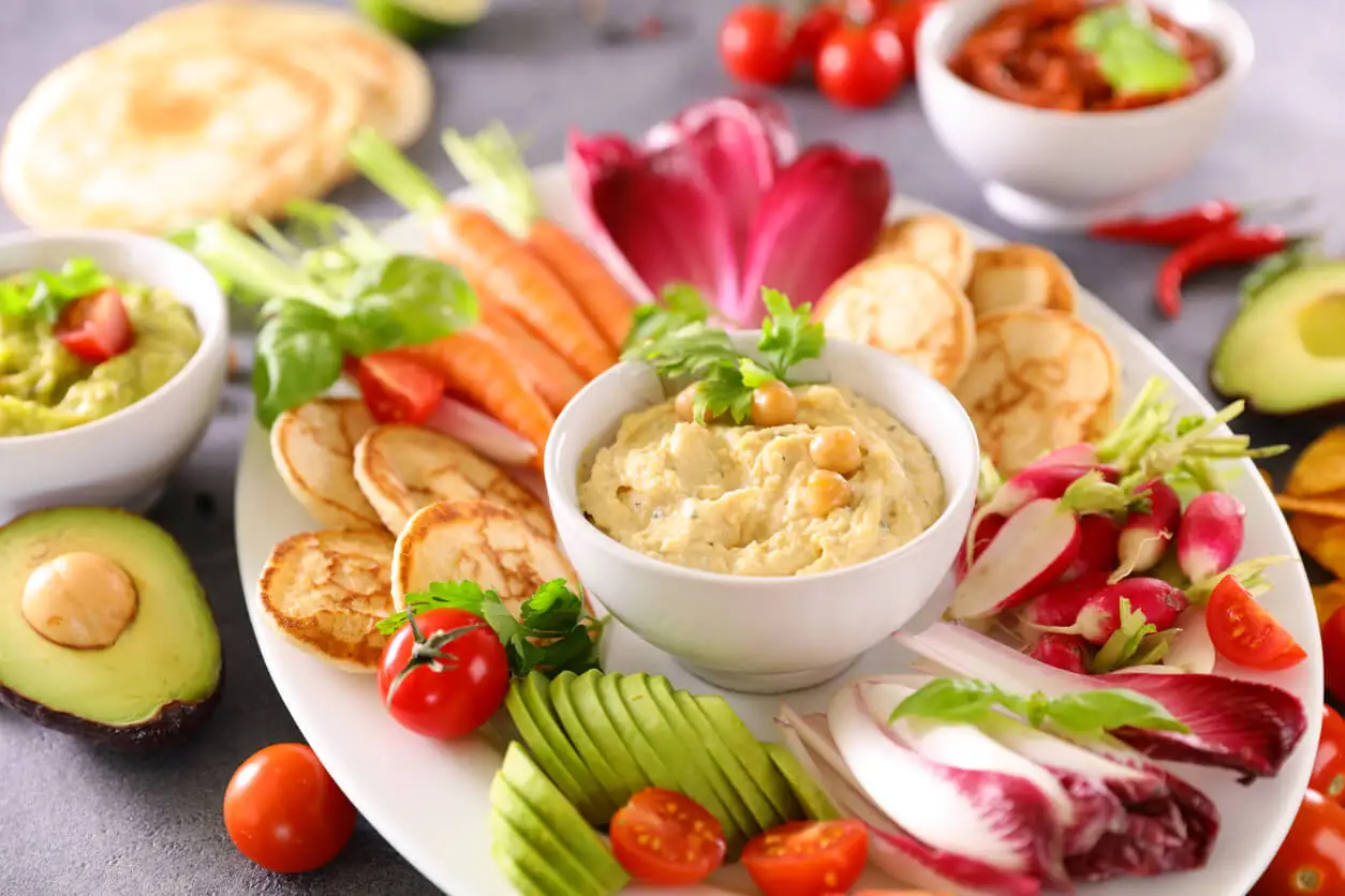 Hummus con vegetales.