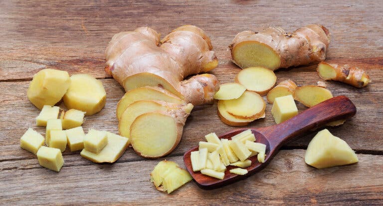 Cómo hacer agua de jengibre para perder peso