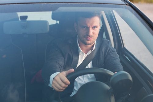 ¿Por qué las personas son agresivas a la hora de conducir?