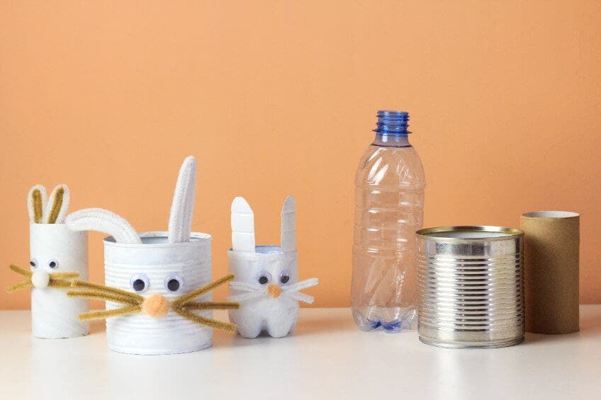 Latas de metal como organizador