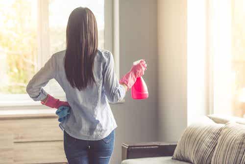 Los riesgos de limpiar demasiado en el hogar
