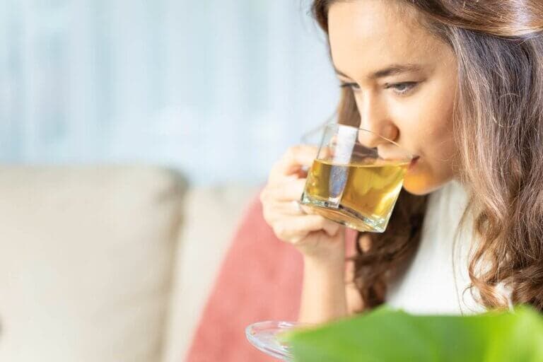 Alivia el síndrome del intestino irritable con estas 7 hierbas curativas