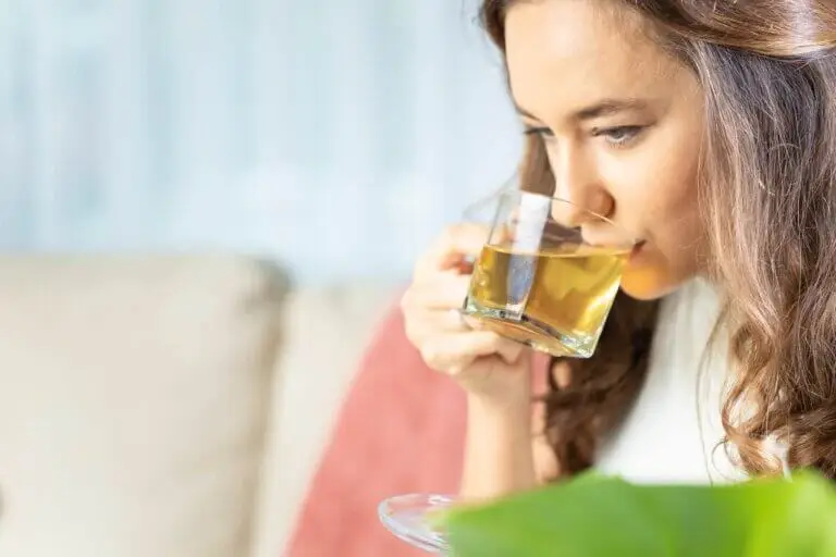 Alivia el síndrome del intestino irritable con estas 7 hierbas curativas