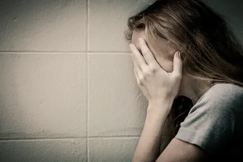 Mujer maltratada llorando
