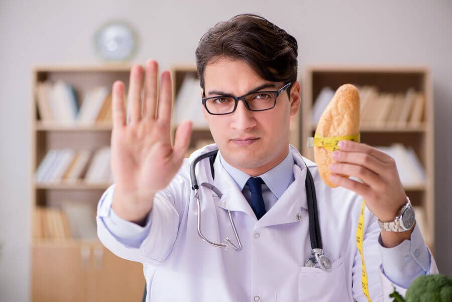 Hay que dejar de comer carbohidratos para quemar grasa extra.