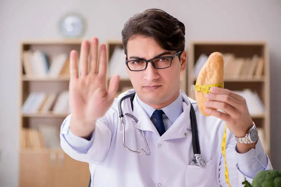 Hay que dejar de comer carbohidratos para quemar grasa extra.