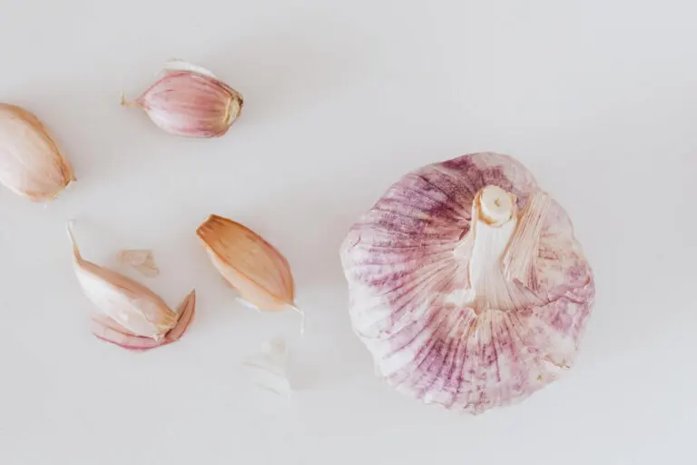 5 remedios naturales con ajo para combatir la caspa