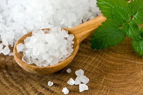 ¿Cuáles son los 10 beneficios que se atribuyen a la sal marina?