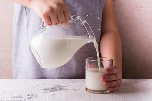 Relación entre la falta de calcio, la leche y la osteoporosis