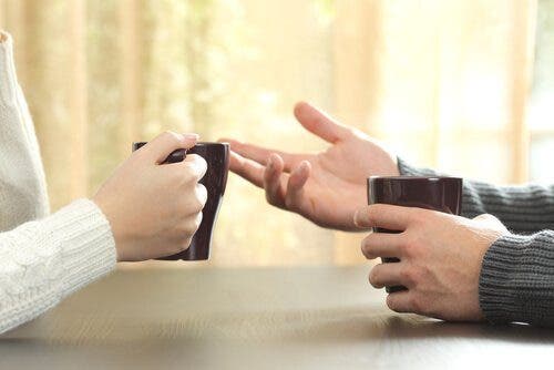 Nunca-escondas-las-manos-en-una-conversacion-son-como-nuestra-batuta.