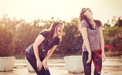 Rodéate de personas interesantes, aléjate de las personas interesadas