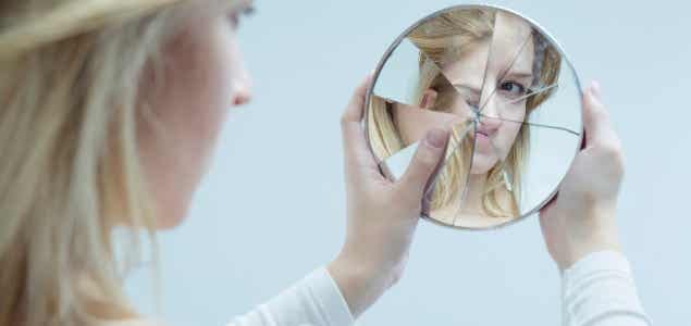 Para aceptar los defectos de nuestro cuerpo debemos ver el espejo como una herramienta, no como una obsesión