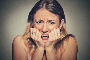 El estrés emocional puede ser una de las causas de la aparición de aftas en la cavidad bucal.