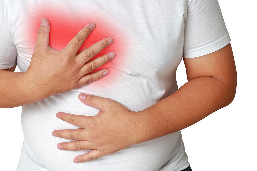 Hombre obeso con dolor de pecho